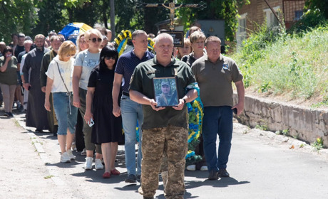 У Нікополі провели в останню путь воїна Сергія Тюніна