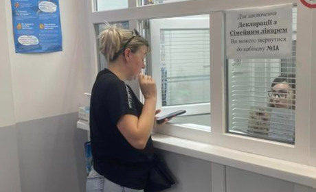 Переселенців з Луганщини запрошують на прийом до лікарів. Які спеціалісти оглядають пацієнтів