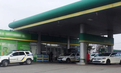 Поліцейські завершили розслідування розбою на заправці у Звягелі