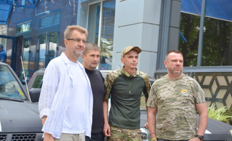 Вісімсот тисяч гривень, два авто, бліндаж – за 4 години