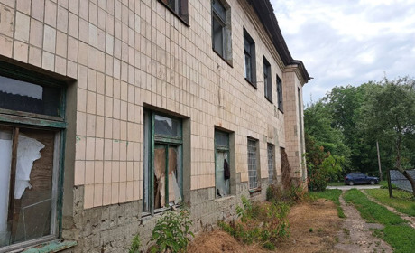 У Гадячі планують реконструювати будівлю для переселенців. Нині шукають спонсорів на реалізацію