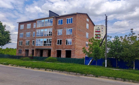 У Старокостянтинові зводять новий будинок та комерційні приміщення. Уже розпочався продаж квартир