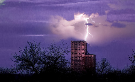 Як уберегтися від блискавки під час грози, та що робити у разі удару розряду з неба