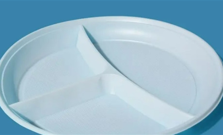 Еко-ідея для свята: посуд з цукрової тростини, кукурудзяного крохмалю та пальмового листя