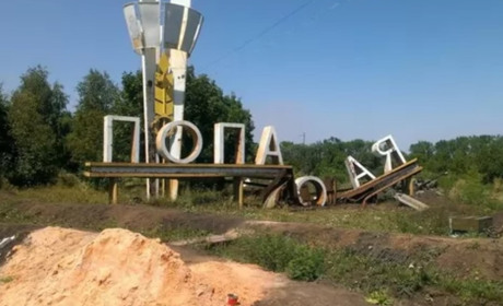 Зруйнована Попасна: росіяни розбирають місто по цеглинах та вивозять їх до Луганська. Відео