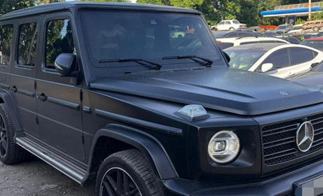 Матір посадовця міграційної служби Одещини придбала елітний позашляховик: авто можуть конфіскувати