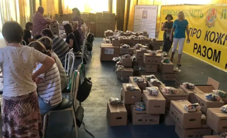 Минулого тижня переселенці з Луганщини отримали 234 пакунки з продуктами. Де видавали