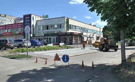 Благоустрій. У Лозовій комунальники взялися впорядковувати Шлях до перемоги