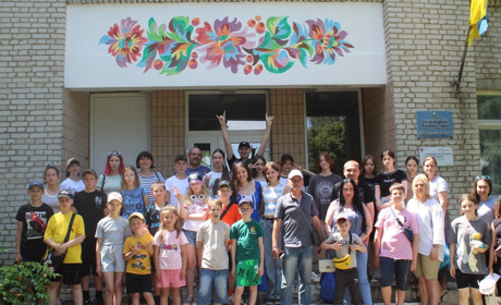 Новини воєнного часу. Старокостянтинівщина. Допомога захисникам, майстер-клас для ВПО, крадіжка