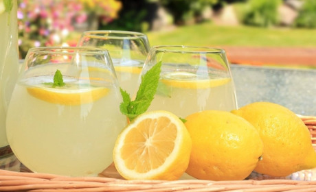 Три легкі освіжаючі рецепти напоїв домашнього приготування