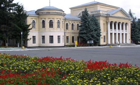 А ти знаєш Первомайськ? Що було раніше в будівлі, що на фото: тест