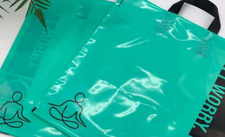 Пакети петля з малюнком: міцна та екологічна упаковка