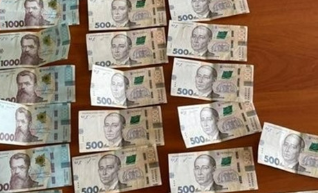 Запропонував хабаря за непритягнення до відповідальності та повернення транспортного засобу