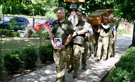 У Нікополі провели в останню путь Героя, захисника України Владислава Кріпака