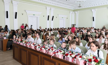 У Чернігові відзначили найкращих учнів міста за досягнення в навчанні та спорті