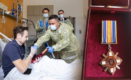 Після поранення воїну Миколі Грицику скалічену ногу врятували німецькі лікарі: досвід лікування