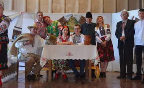 Навіщо вистава «Дячиха» мандрує Білобожницькою громадою