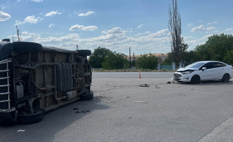 Автотроща на Миколаївщині: постраждали п'ятеро дітей. Поліціянти з'ясовують обставини пригоди