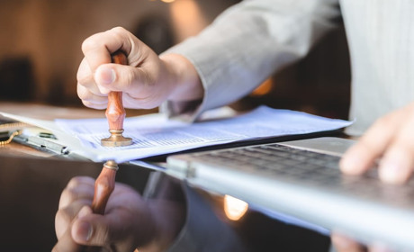 12 липня переселенців з Луганщини консультуватиме нотаріус. Де відбудеться прийом