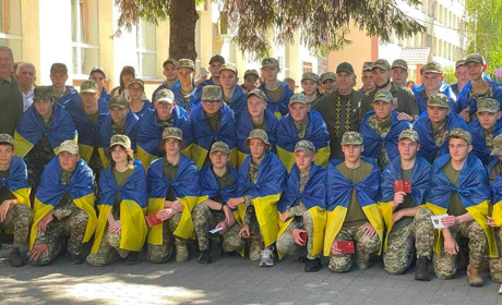Двоє золотонісців отримали нагороду “Відмінник Захисту України”