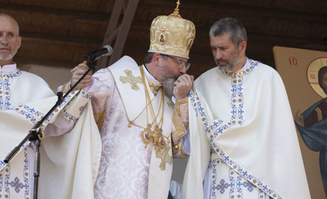 Бердянські священики Іван Левицький і Богдан Гелета благословили українців на Всеукраїнській прощі