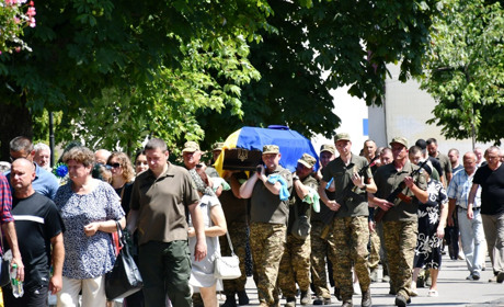 У Ніжині провели в останню дорогу загиблого Героя Олександра Процька