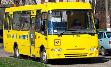 Підготовка до навчального року. Заклади освіти Лозової отримають нові шкільні автобуси