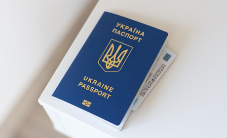 Українці зможуть простіше отримати документи за кордоном: у яких країнах?