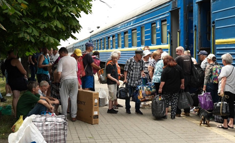 Безкоштовна евакуація жителів Торецька триває. Коли буде найближчий евакуаційний поїзд на Волинь