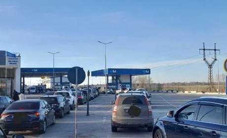 Проблему з чергами на Паланку будуть вирішувати: створять окремі стоянки для вантажівок