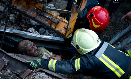В Одеському порту обвалилася будівля: двоє робітників опинилися під завалами, один не вижив