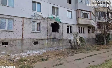 На Херсонщині армія рф поцілила у критичну інфраструктуру, навчальний заклад, житлові будинки