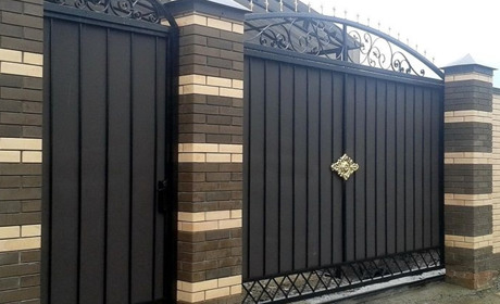 Як правильно вибрати трубу для паркану