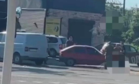 В Одесі водій не зупинився на вимогу ТЦК і провіз військового на капоті: коментар ТЦК