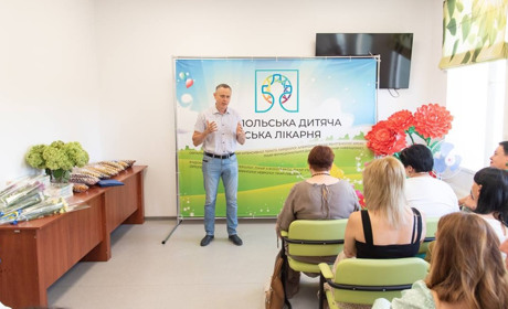 Працівників сфери охорони здоровʼя Нікополя привітали з професійним святом