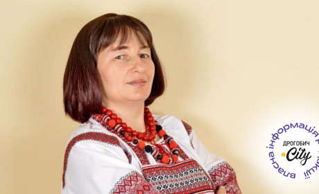 Кулінарна алхімія Лесі Кравецької: авторка чотиритомника “Львівські пляцки” веде влог на YouTube