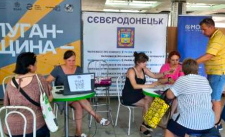 Гуманітарка від МОМ. Переселенці з Луганщини отримали побутові набори