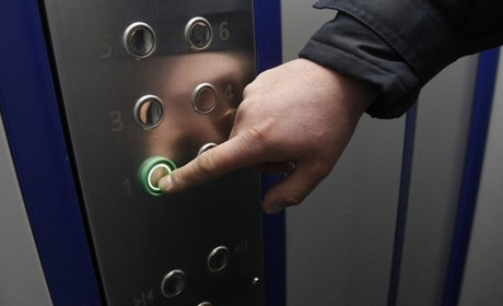 В Южному замінять старі ліфти у будинках