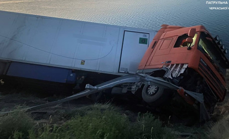 ДТП на дамбі: водій DAF, ймовірно, заснув за кермом