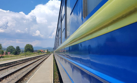 Укрзалізниця відкрила продаж квитків на перший в історії дитячий вагон