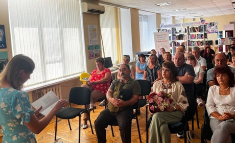 Бердянська письменниця Віталіна Ганзина презентувала збірку поезії "Додому" у Запоріжжі