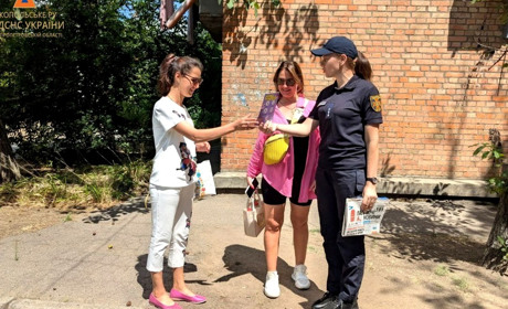 Нікопольські рятувальники провели профілактичні бесіди щодо безпеки дітей