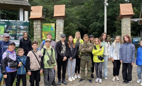 Піднялися на Хом'як стежками Довбуша: як юні туристи Переяслава таборувалися у Карпатах