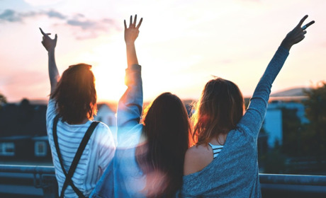 Жінки, які виїхали з Нової Каховки, вчаться і працюють дистанційно