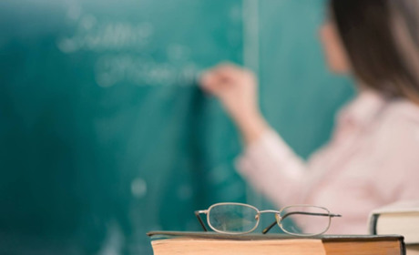 В Україні відклали підвищення зарплат вчителям