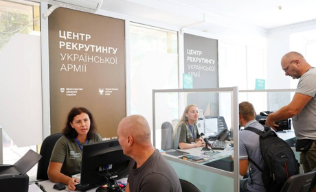 У Чернігові запрацював Центр рекрутингу української армії. Адреса