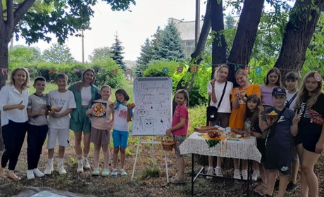 До Яблучного Спаса в Сахновщині для дітей організували народознавчу годину