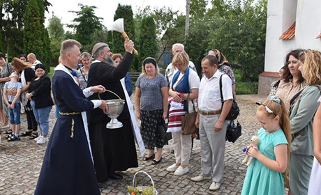Ми пам’ятаємо своїх воїнів: у Храмі Святої Тройці освятили дари для сімей загиблих захисників