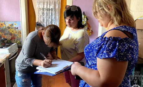 У Покровську п'ять багатодітних родин погодилися на евакуацію заради безпеки дітей