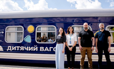Перший в історії Укрзалізниці дитячий вагон вирушив у рейс: як він обладнаний